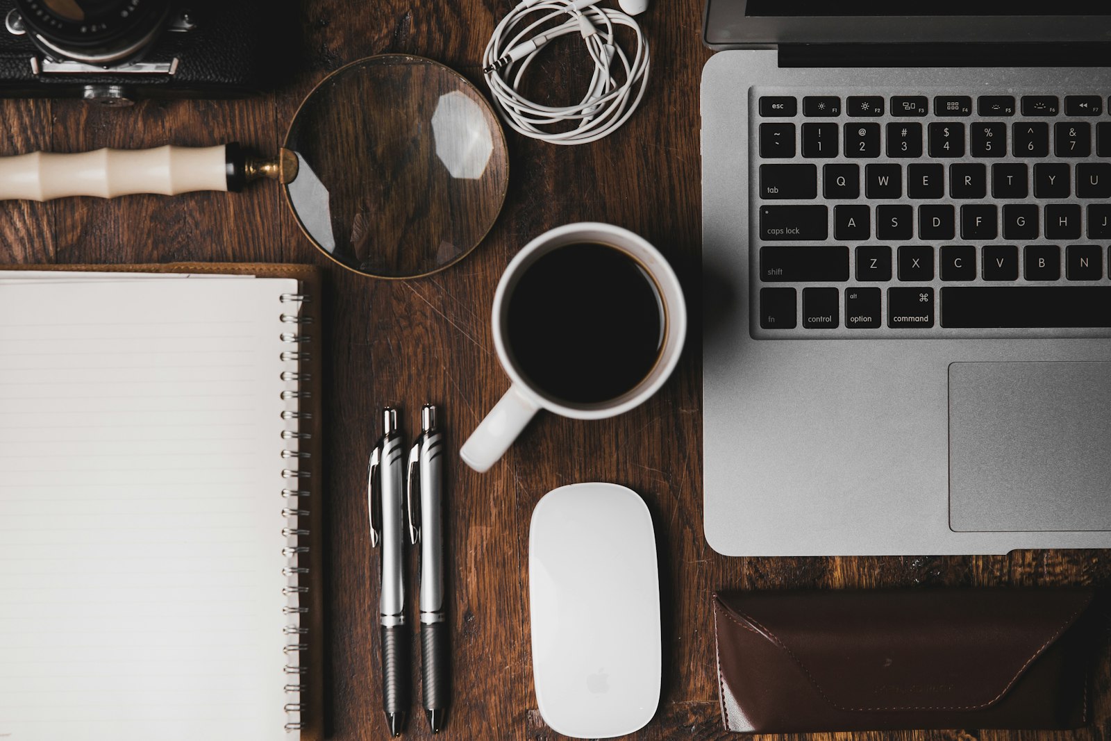Travail sur ordinateur portable au bureau